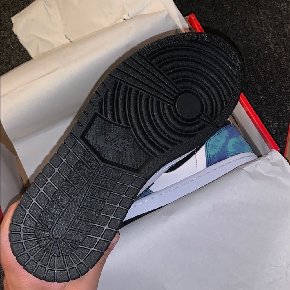 Brand new Jordan 1 retro tie dye - Picture 6 of 8